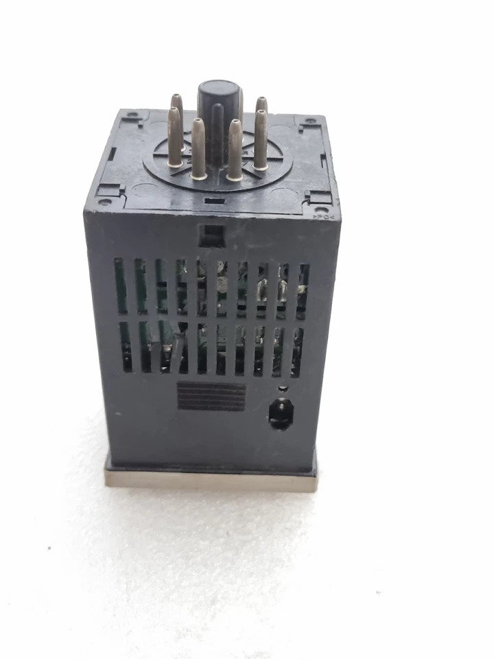 Omron H5CZ-L8ED Timer H5CZ
